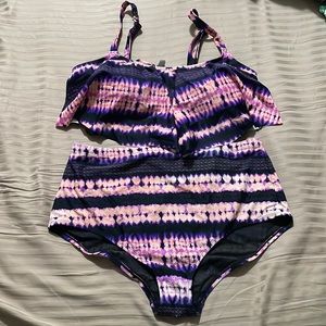 Torrid hi waste swim bottoms and a flounce swim top. Size 1